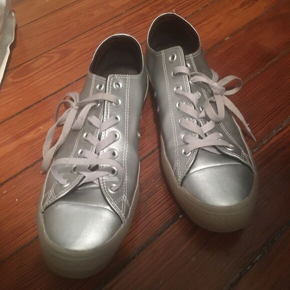 Sliver chucks almost new converse - Picture 1 of 3